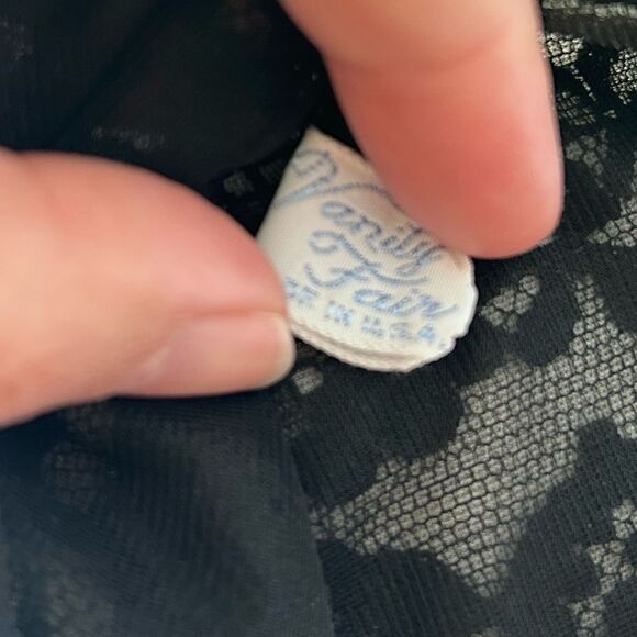 Vintage 1950s Vanity Fair Black Nylon Chantilly Lace Slip - Size 38 Large - Picture 4 of 9